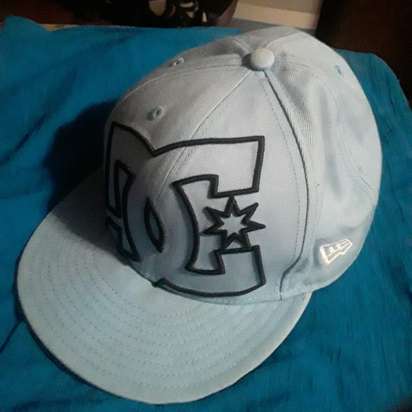 DC/New Er 59 Fifty Unisex 7 7/8 or 62.5 cm Baby Blue and White Fitted Ball Cap - Picture 5 of 16